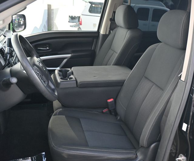 2018 Nissan Titan Crew Cab SV - 22976170 - 10