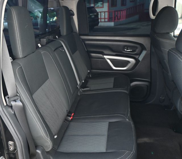 2018 Nissan Titan Crew Cab SV - 22976170 - 13