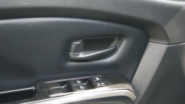 2018 Nissan Titan JUST SERVICED, VERY CLEAN INSIDE AND OUT  - 23040001 - 29