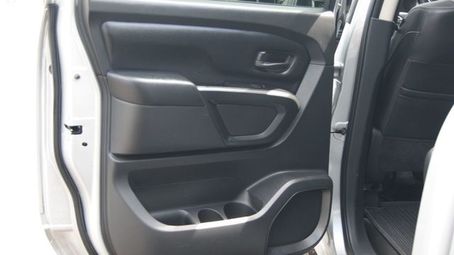 2018 Nissan Titan JUST SERVICED, VERY CLEAN INSIDE AND OUT  - 23040001 - 34