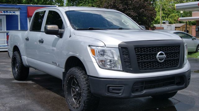 2018 Nissan Titan JUST SERVICED, VERY CLEAN INSIDE AND OUT  - 23040001 - 4