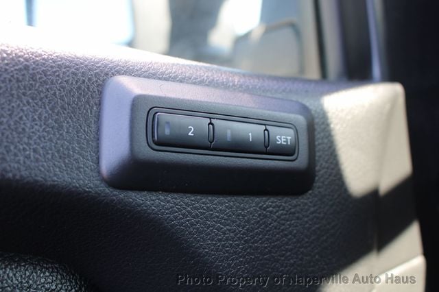 2018 Nissan Titan XD 4x4 Diesel Crew Cab SL - 22957262 - 3