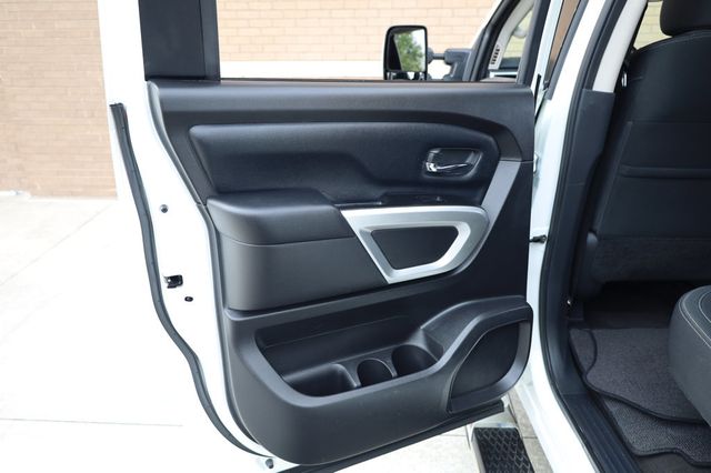 2018 Nissan Titan XD 4x4 Diesel Crew Cab SV - 22879763 - 17