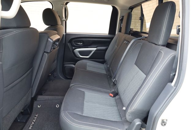 2018 Nissan Titan XD 4x4 Diesel Crew Cab SV - 22879763 - 19