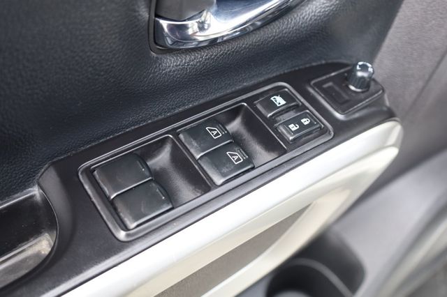 2018 Nissan Titan XD 4x4 Diesel Crew Cab SV - 22879763 - 35