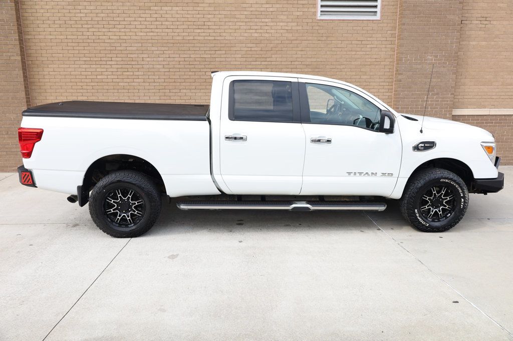 2018 Nissan Titan Crew Cab SV photo 4