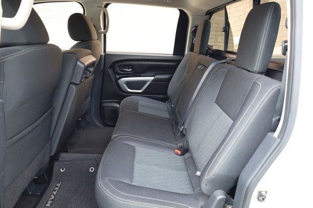 2018 Nissan Titan XD SV - 23016794 - 18