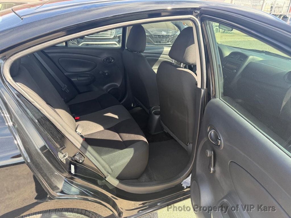 2018 Nissan Versa Sedan SV photo 11