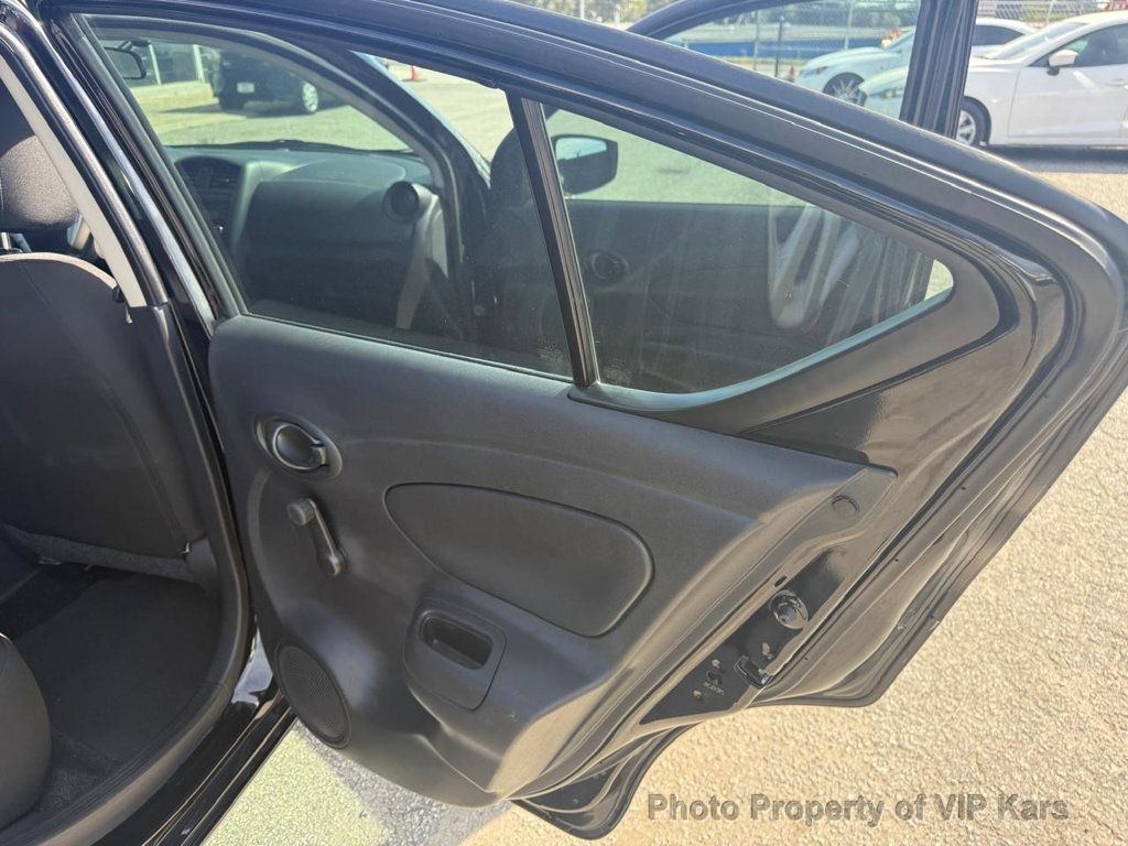 2018 Nissan Versa Sedan SV photo 12