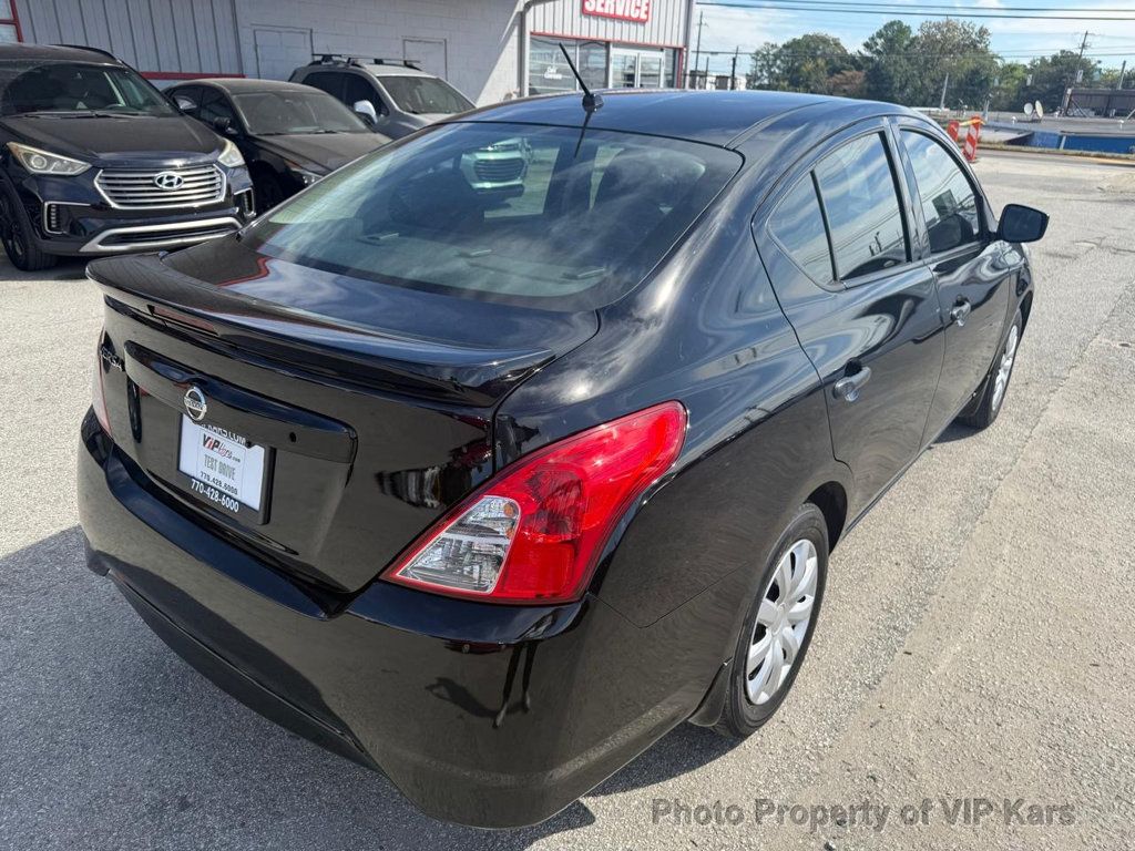 2018 Nissan Versa Sedan SV photo 4