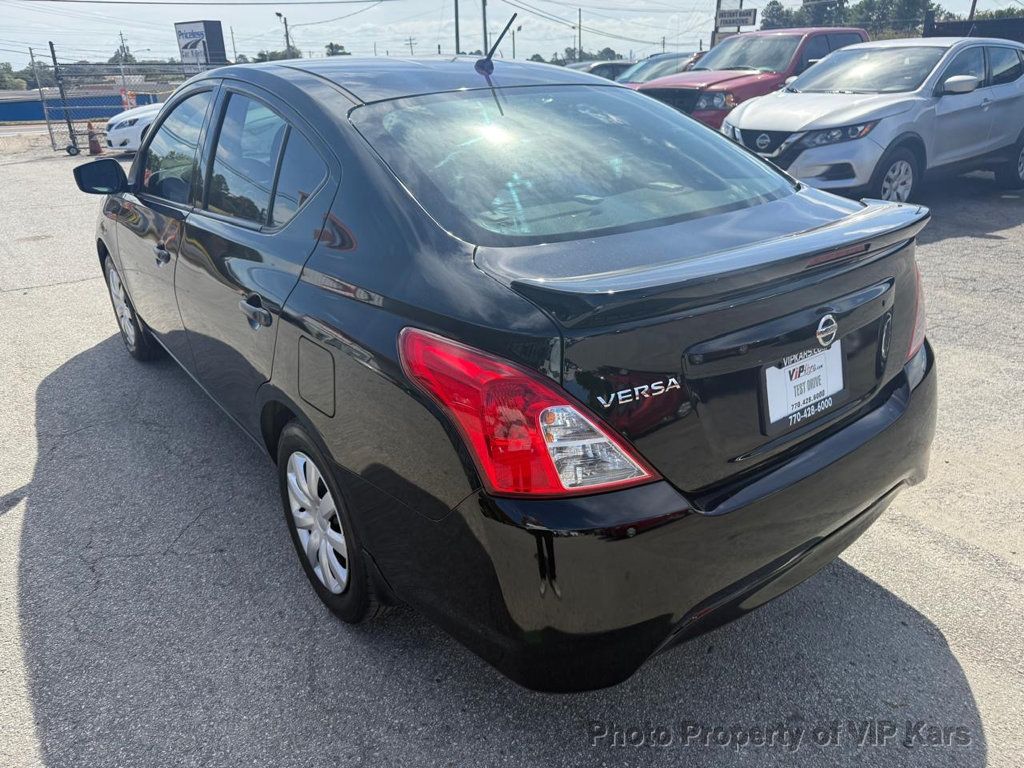 2018 Nissan Versa Sedan SV photo 5