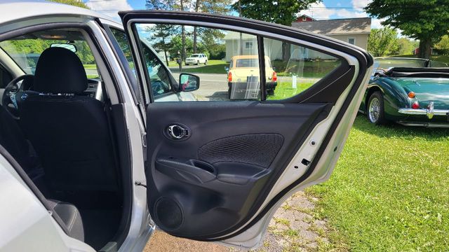 2018 Nissan Versa Sedan 2018.5 SV CVT - 22074468 - 15