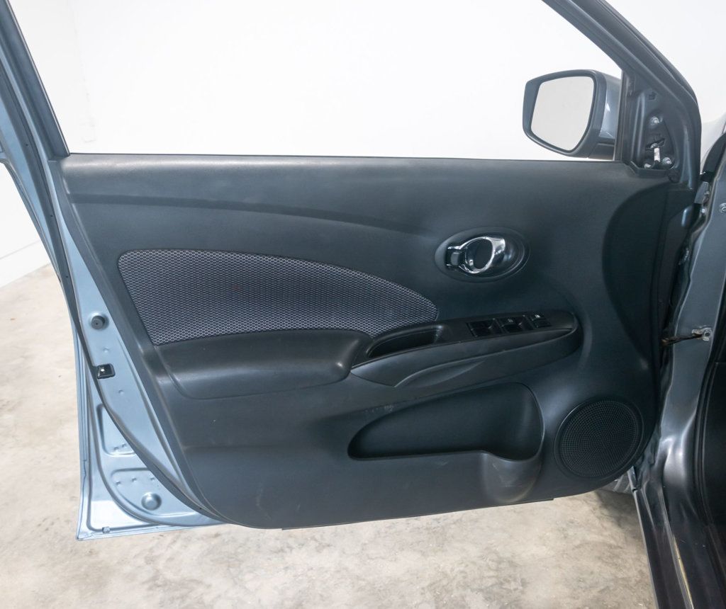 2018 Nissan Versa Sedan SV CVT - 22352422 - 6
