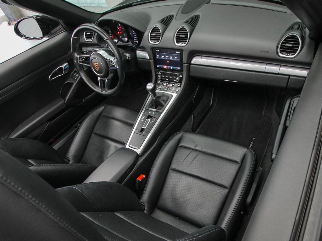 Porsche 718 Boxster photo 22