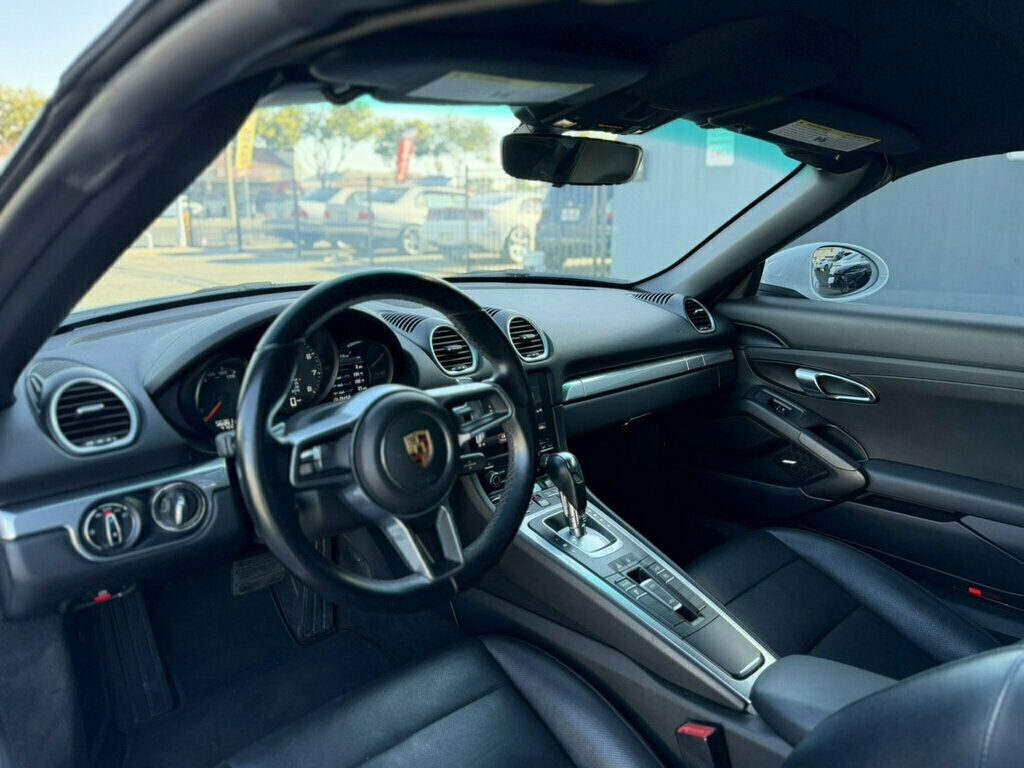 Porsche 718 Boxster photo 8