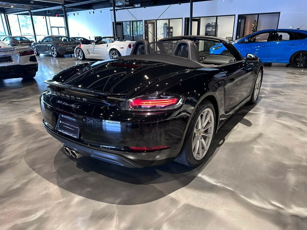 2018 Porsche 718 Boxster S/NAV/HtdSteerWheel/BackUpCam/PowerTop/RearParkSensors - 22675656 - 4