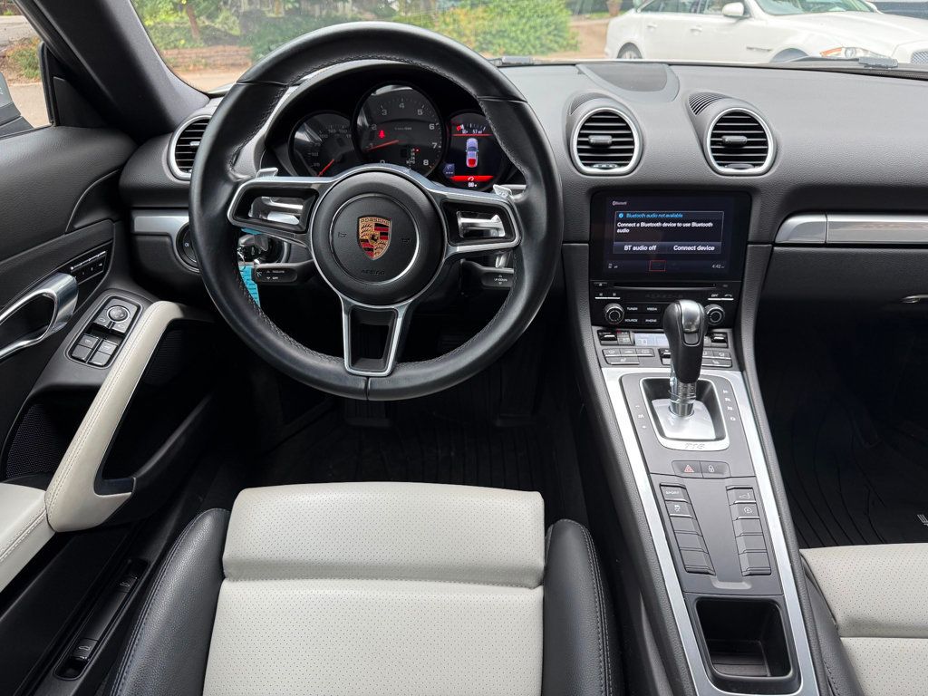 2018 Porsche Cayman photo 10