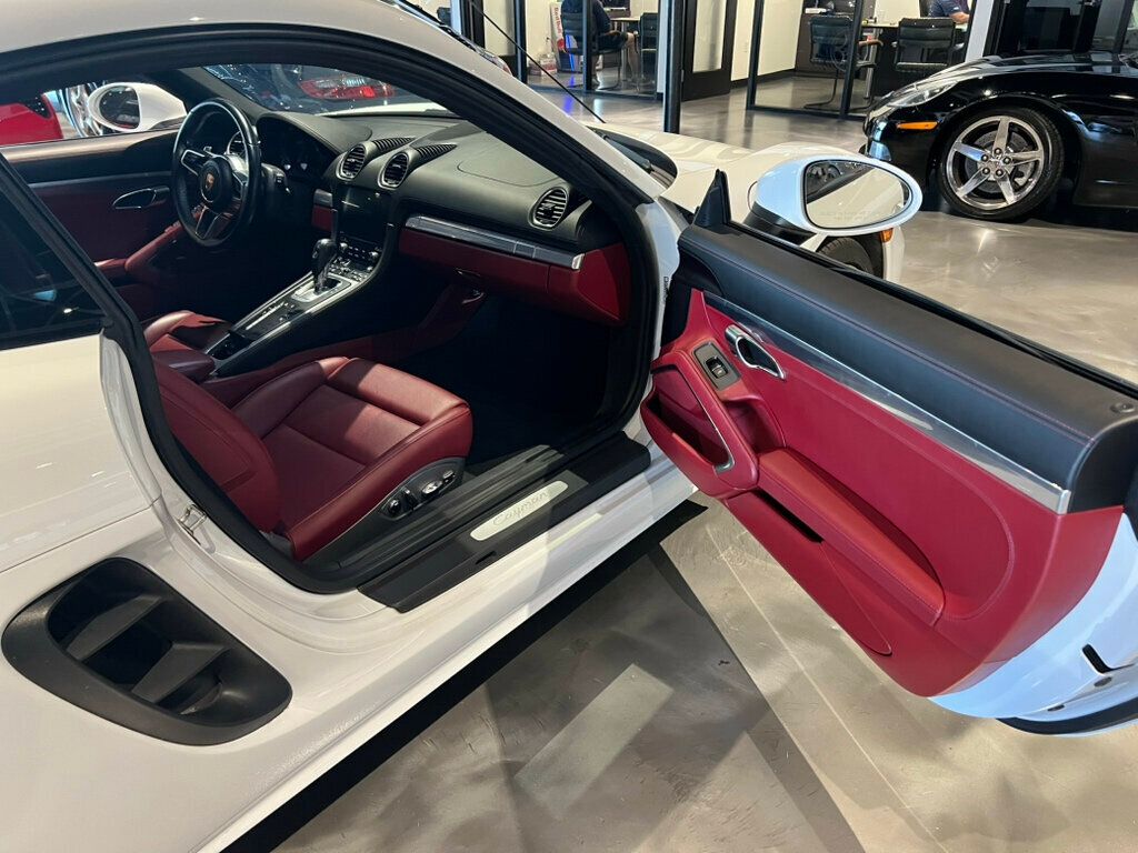 2018 Porsche Cayman photo 13