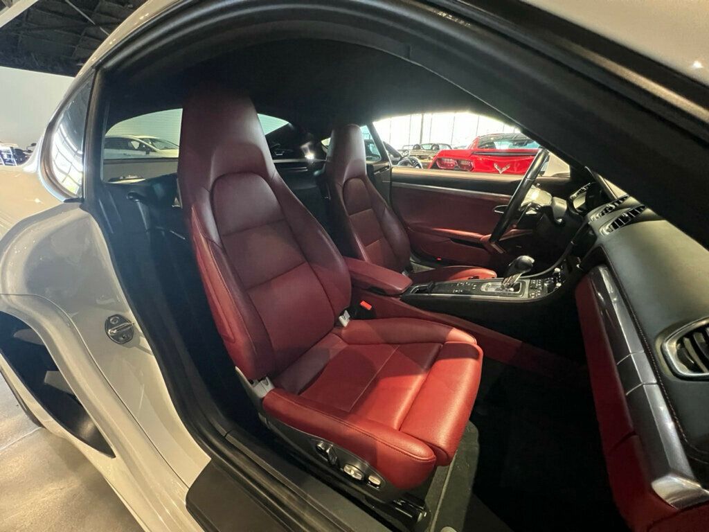 2018 Porsche Cayman photo 15
