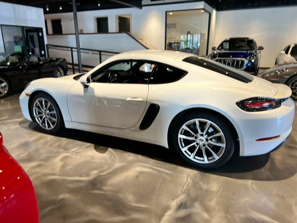 2018 Porsche Cayman photo 2