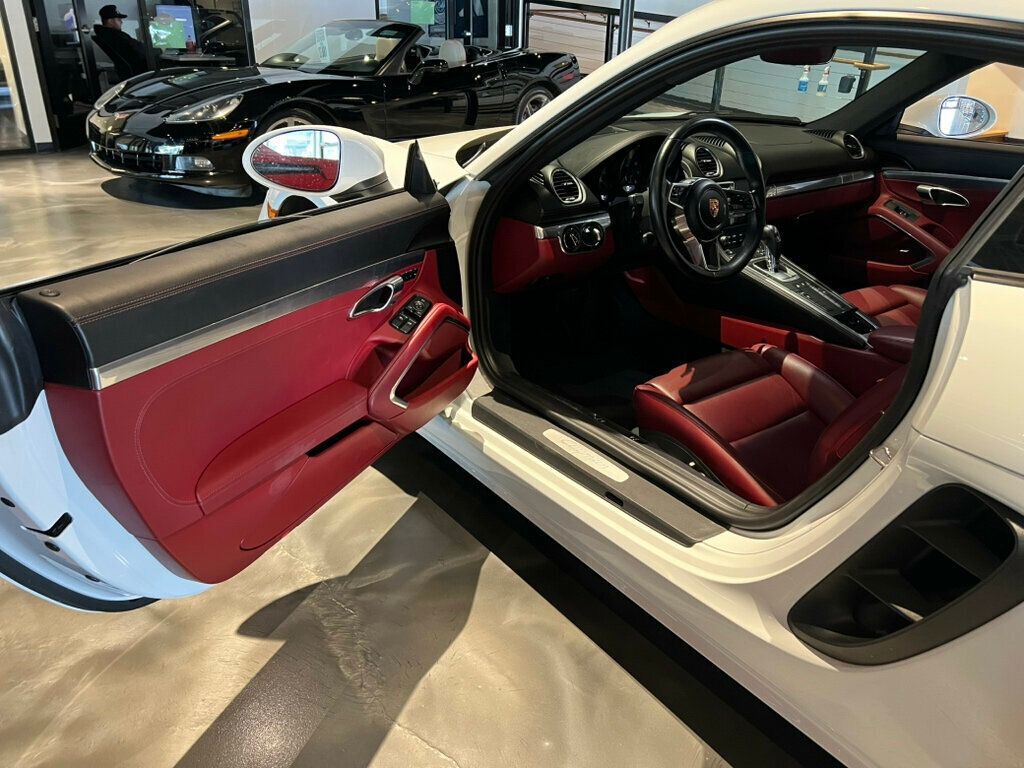 2018 Porsche Cayman photo 9