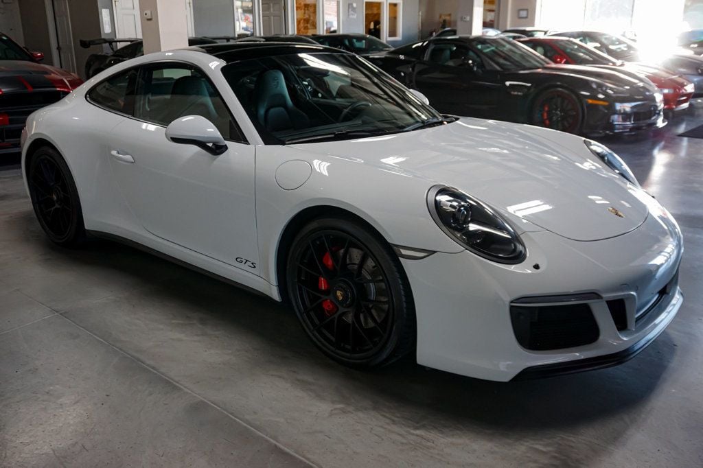 2018 Porsche 911 GTS Coupe photo 4