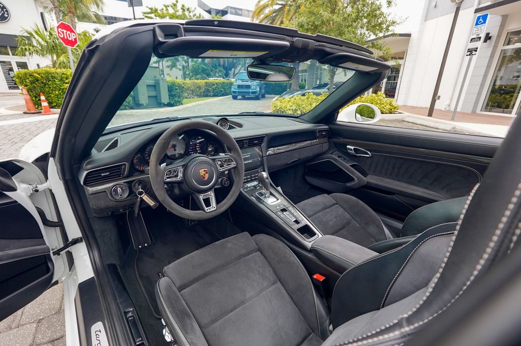 2018 Porsche 911 Carrera 4 GTS Cabriolet - 23071036 - 2