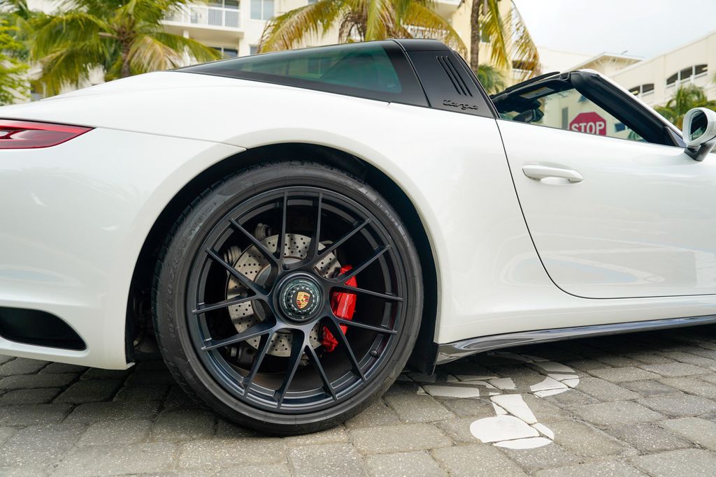 2018 Porsche 911 Carrera 4 GTS Cabriolet - 23071036 - 29