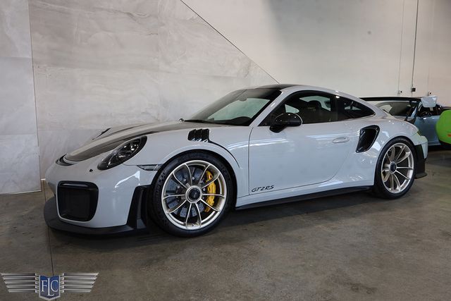 2018 Porsche 911 GT2 RS Weissach - 22986338 - 3