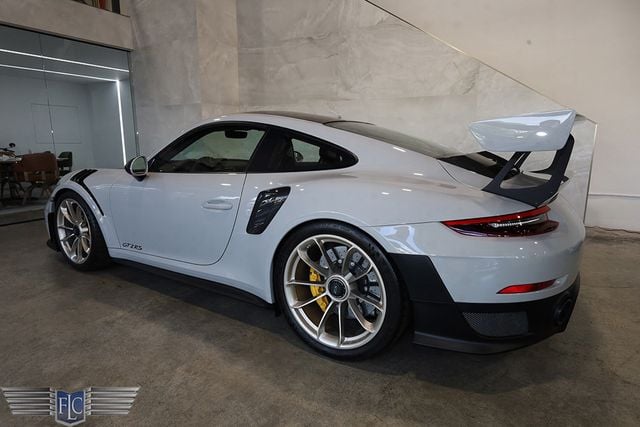 2018 Porsche 911 GT2 RS Weissach - 22986338 - 4