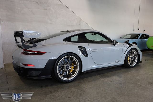 2018 Porsche 911 GT2 RS Weissach - 22986338 - 5