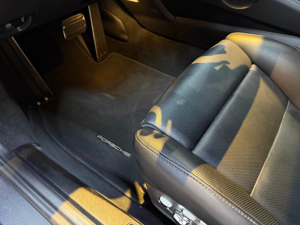 2018 Porsche 911 Turbo S photo 32