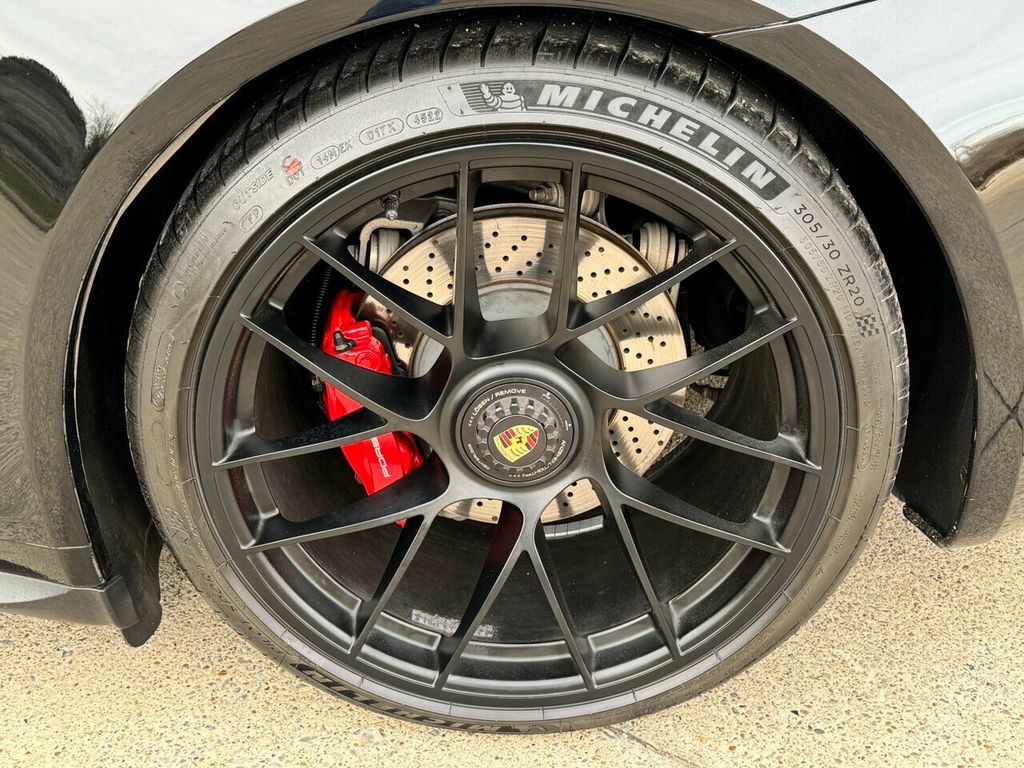 2018 Porsche 911 Targa 4 GTS, Premium Pack, 18 Way Sport Seats, PDLS+ Lighting - 22308250 - 37