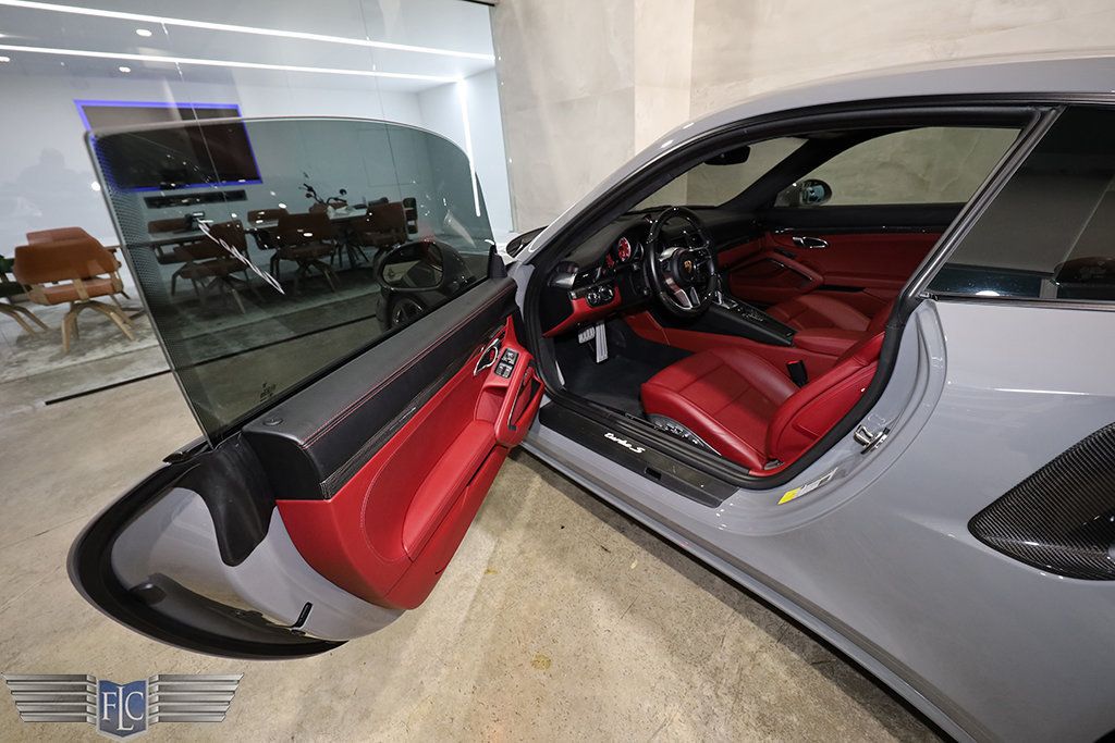 2018 Porsche 911 Turbo S Coupe - 22116353 - 16