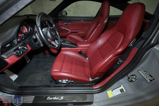 2018 Porsche 911 Turbo S Coupe - 22116353 - 18