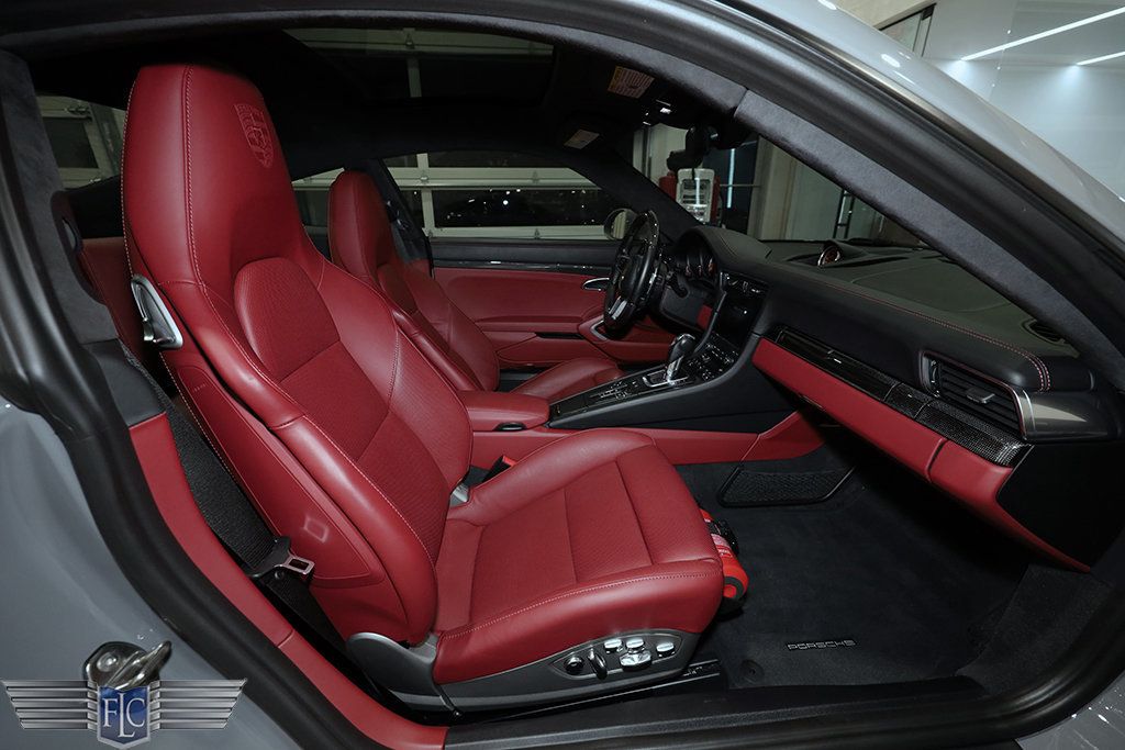 2018 Porsche 911 Turbo S Coupe - 22116353 - 19