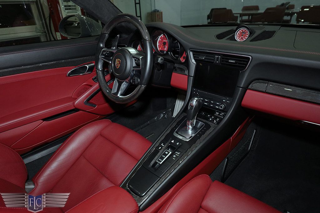 2018 Porsche 911 Turbo S Coupe - 22116353 - 24