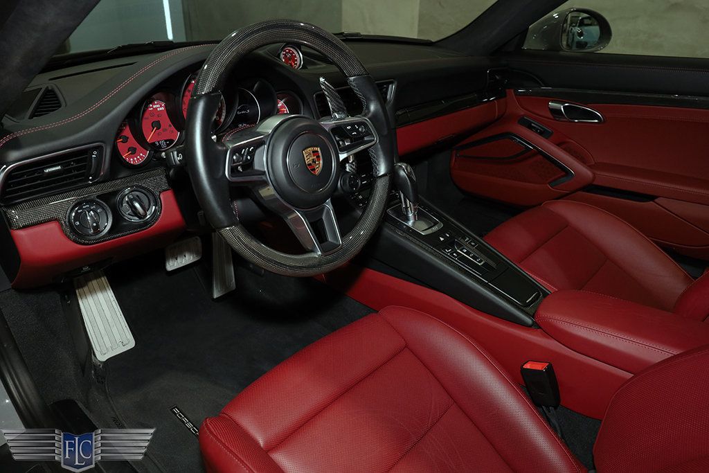 2018 Porsche 911 Turbo S Coupe - 22116353 - 25