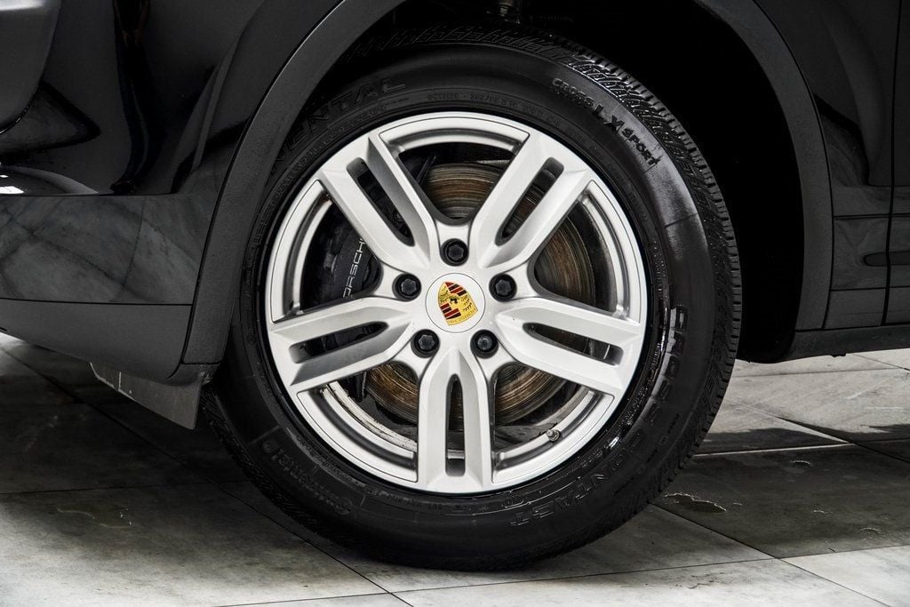 2018 Porsche Cayenne Base photo 3