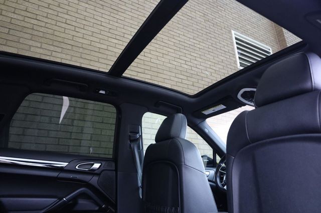 2018 Porsche Cayenne Base - 23053507 - 24