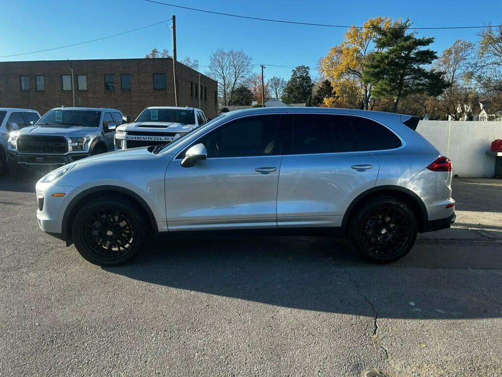 2018 Porsche Cayenne Base Platinum Edition photo 2