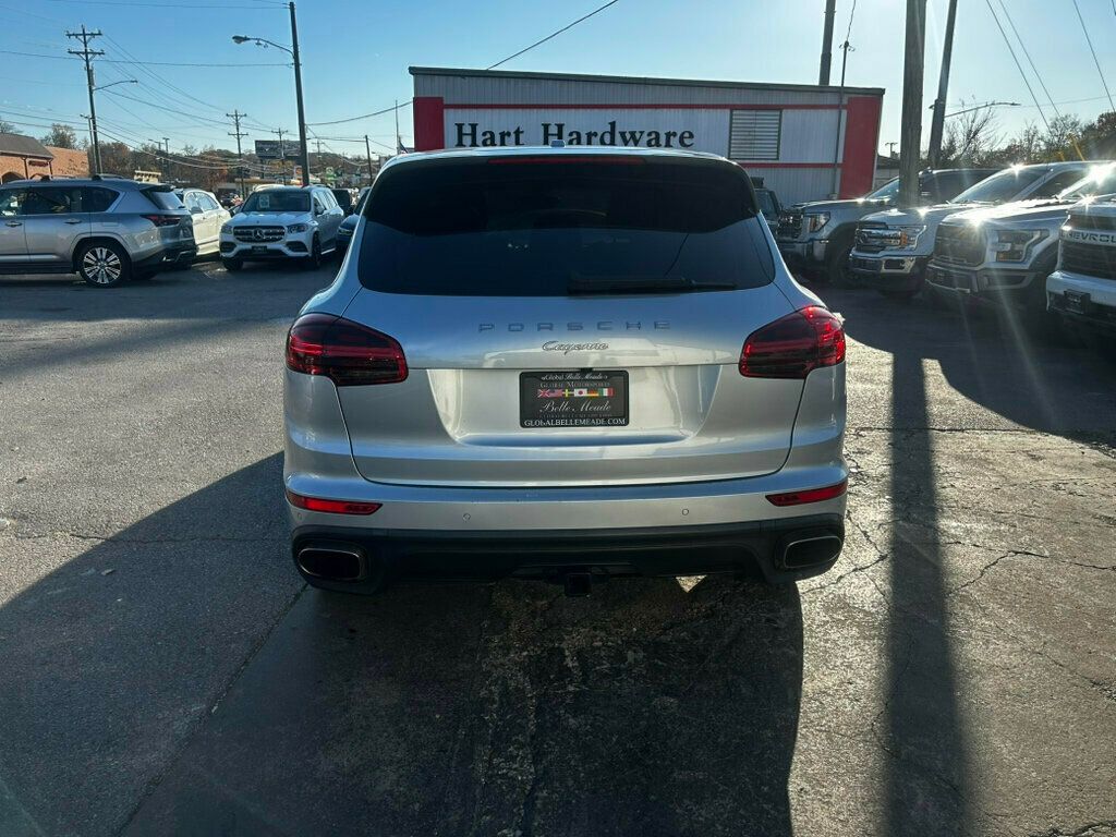 2018 Porsche Cayenne Base Platinum Edition photo 4