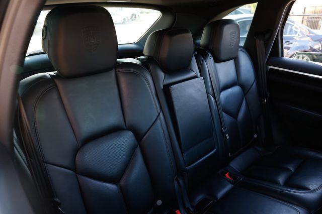 2018 Porsche Cayenne Platinum Edition - 22978550 - 16