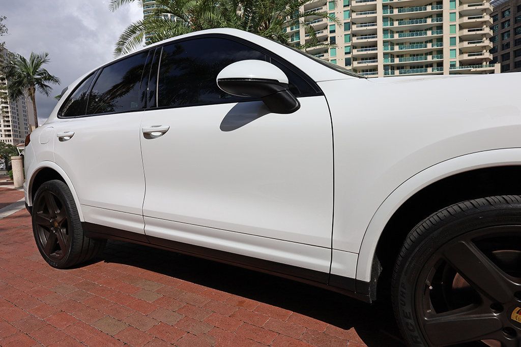2018 Porsche Cayenne Platinum Edition photo 16