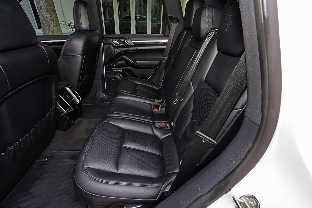2018 Porsche Cayenne Platinum Edition photo 21