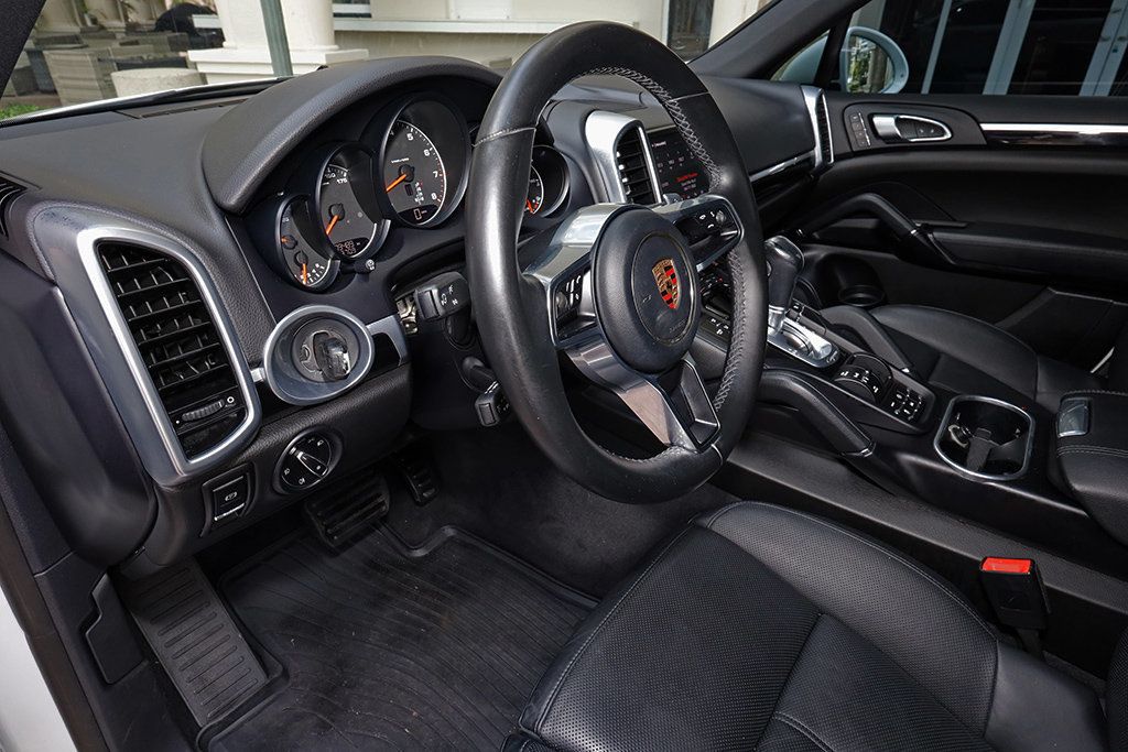 2018 Porsche Cayenne Platinum Edition photo 24