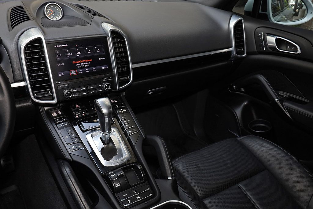 2018 Porsche Cayenne Platinum Edition photo 26