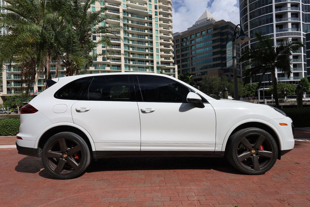 2018 Porsche Cayenne Platinum Edition photo 3