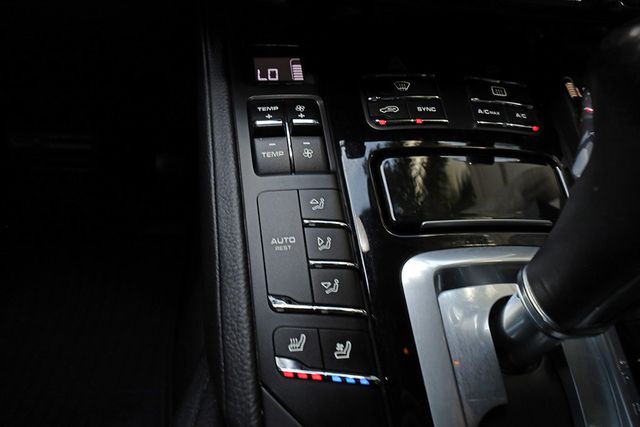 2018 Porsche Cayenne Platinum Edition - 22898235 - 49