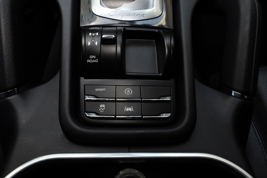 2018 Porsche Cayenne Platinum Edition photo 38